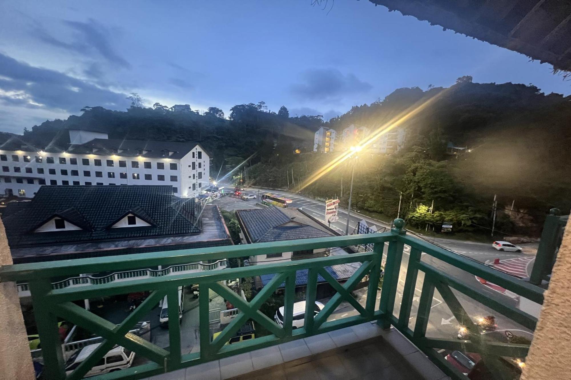 Iris House Hotel ブリンチャン エクステリア 写真
