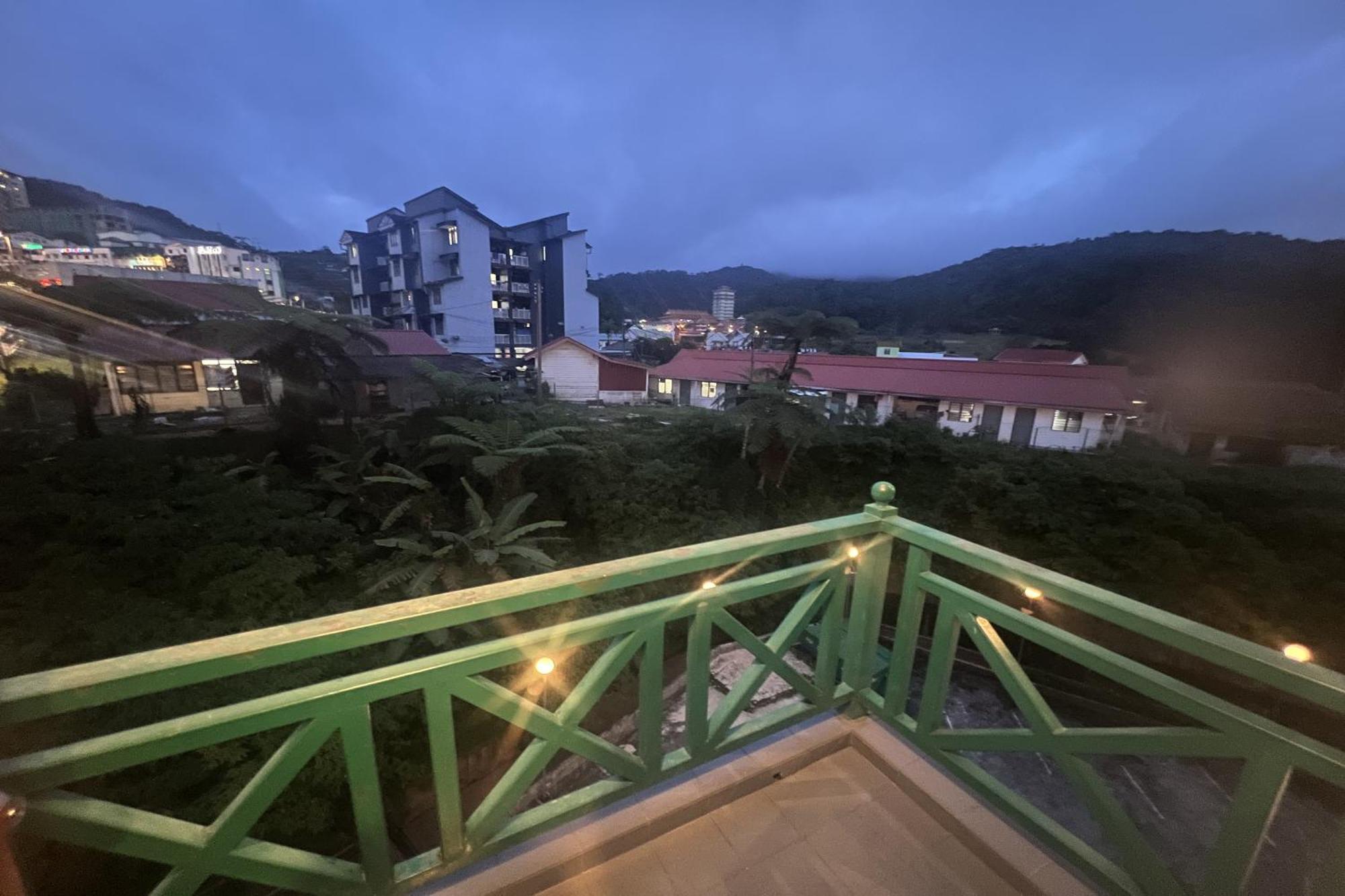 Iris House Hotel ブリンチャン エクステリア 写真